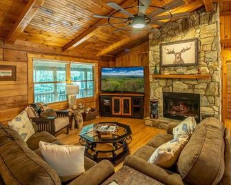Cozy Grey Fox Cabin Between Boone & Blowing Rock - Blowing Rock - Living room