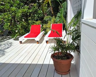 Amanda's Place Casita Carinosa - pool and tropical garden - Cayo Corker