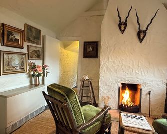 Charming Cottage on Bunbeg Harbor in Donegal - Bunbeg - Living room