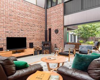 Belongil Laneway - Byron Bay - Living room