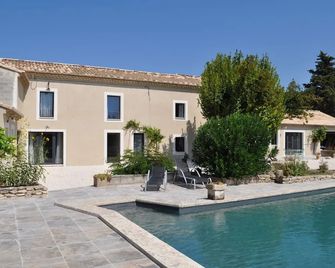 Le Mas des Calus Chambres d'hôtes - L'Isle-sur-la-Sorgue