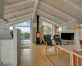 3 bedroom nice home in Hirtshals - Hirtshals - Living room