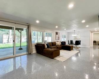 Airy Modern Farmhouse 5br/3ba Oasis W/ Fast Wi-Fi - Kent - Lobby