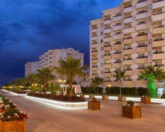 Ramada Resort by Wyndham Lara - Antália - Edifício