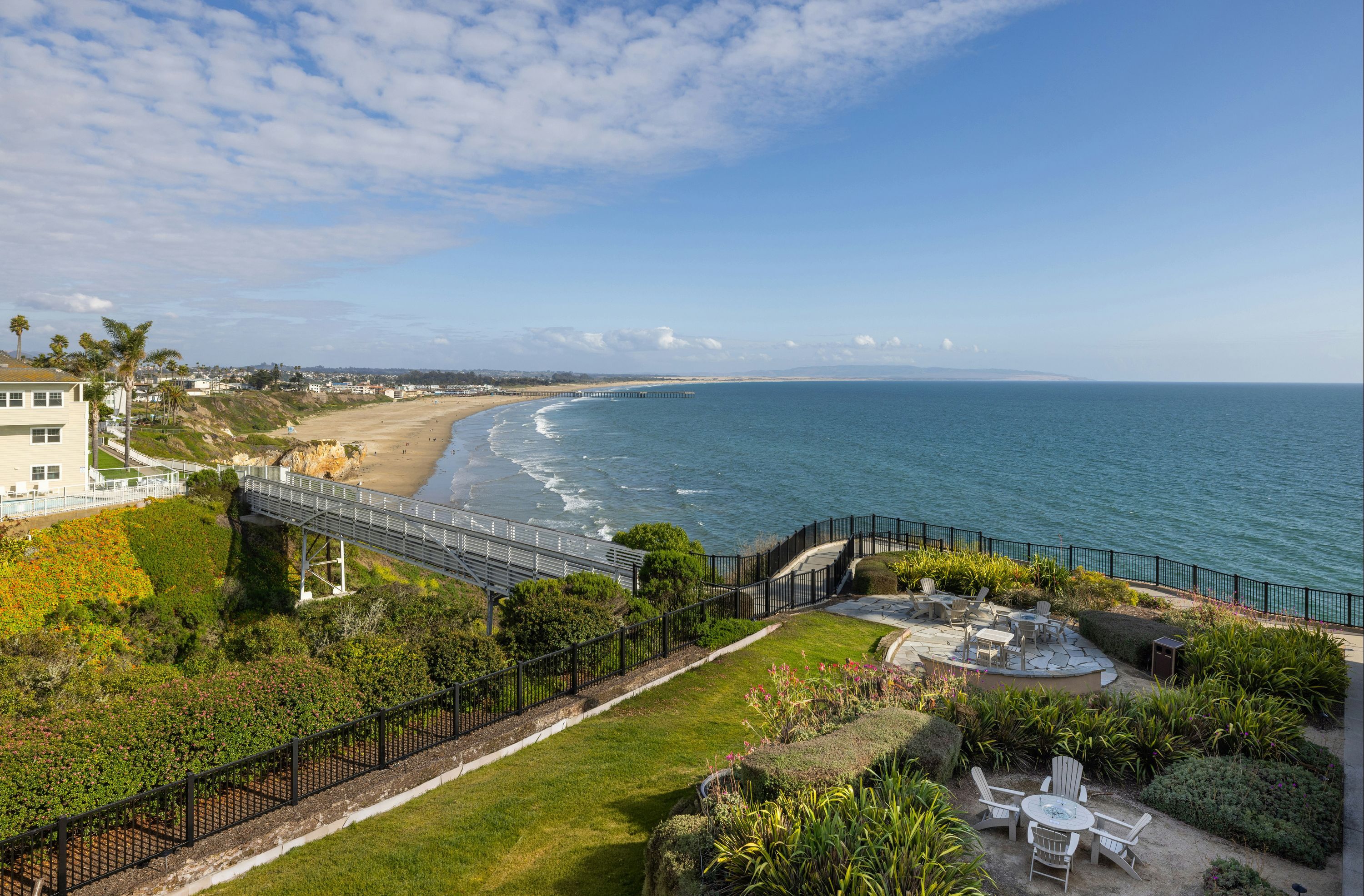 Shore Cliff Hotel - Pismo Beach - Building