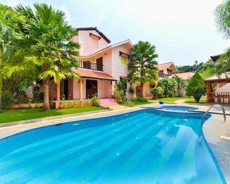 Amour Resort - Anjuna - Bể bơi