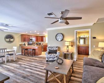 Amazing 1st-floor guest suite on secure estate near wine country! - Murrieta - Sala de estar