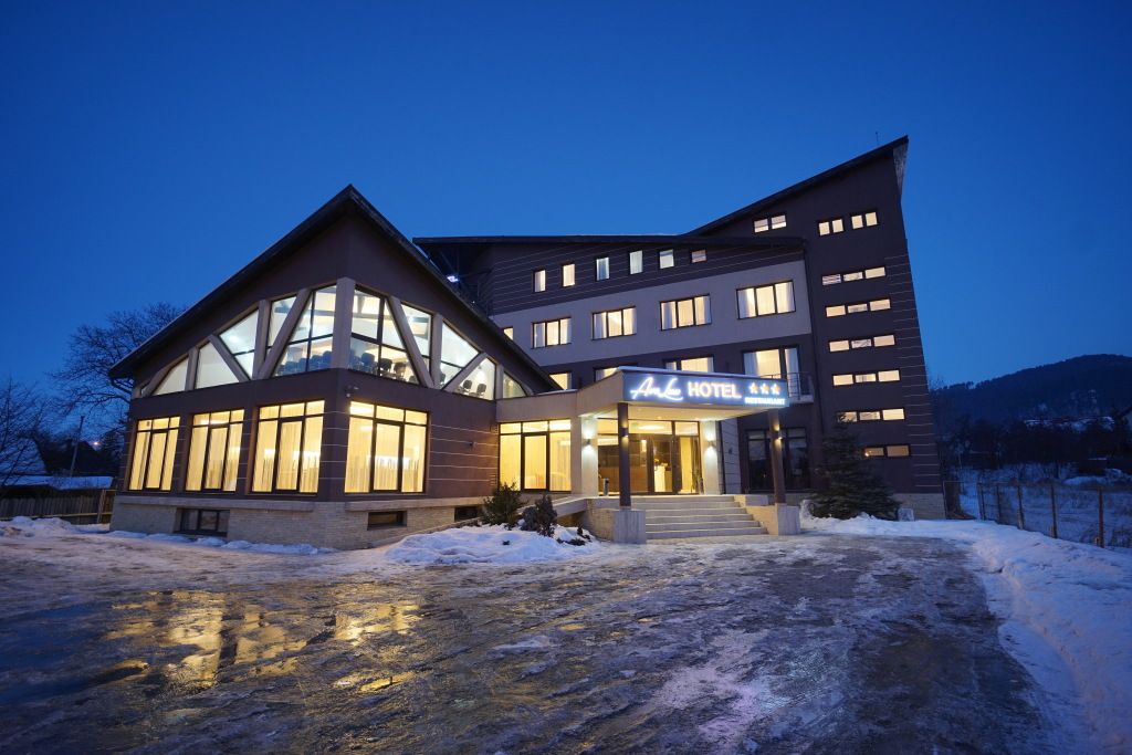 Hotel Ave Lux - בראסוב - בניין