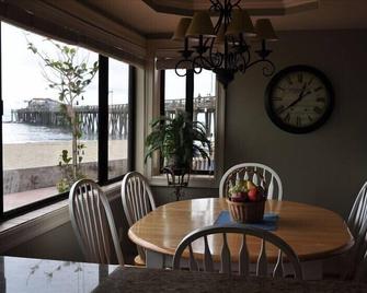 On the Sand at Capitola Village Beach CV#16-061 - Capitola - Dining room