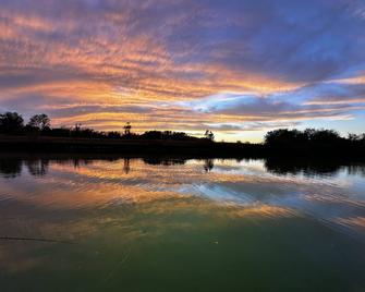 River front Colorado River house perfect for fishing & boating in Matagorda, TX - Bay City