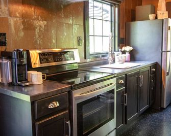 Modern Bungalow- Near Airport/Indianapolis - Plainfield - Kitchen