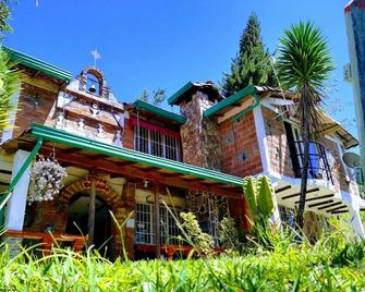 Lost bitch farm guatape - Guatapé - Building