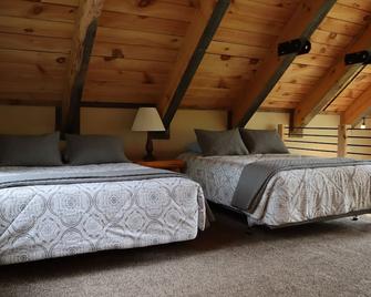 Enjoy This New Construction! Private! Rustic! Mollie Lake Cabin! No Smoking/Pets - Nisswa - Bedroom