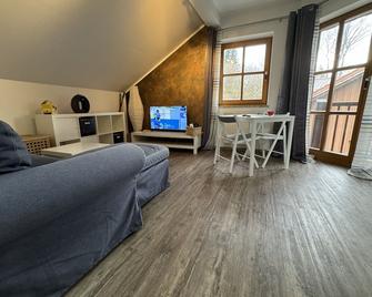 Luxuriöse Ferienwohnung 'Nele' mit Wohlfühlgarantie - Rotz - Sala de estar