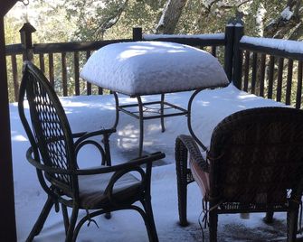 Julian 1927 Historic Cabin Retreat - 'Burgio Bungalow' - Julian - Patio