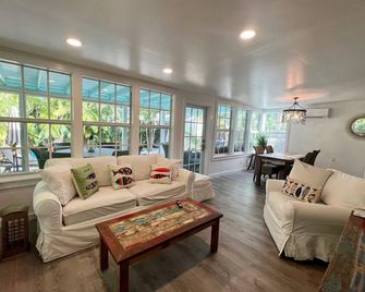 Our Piece of Paradise- - كي وست - غرفة معيشة