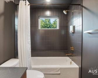 Walk to Soco Lounge Poolside at Modern Cool Spot - Austin