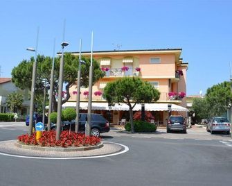 Hotel Azzurra - Sirmione - Building