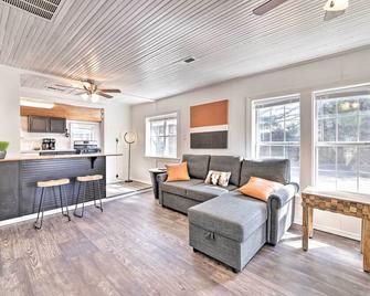 Idyllic Fayetteville Home - Walk to UA Campus! - Fayetteville - Sala de estar