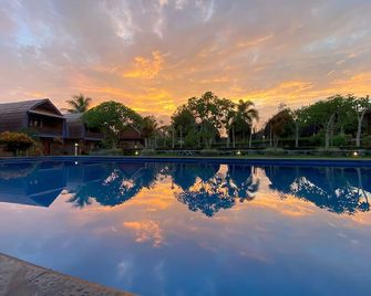 Green Orry Inn Tetebatu - Tetebatu - Piscina
