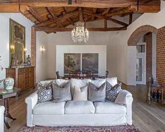 La Casa Dei Fortunati - Montemagno - Living room