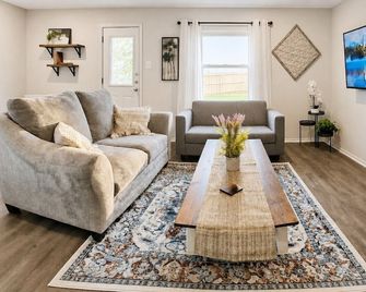 King Bed Yard/Grill-Long Term Stays Near Fort Hood: Pet Friendly - Copperas Cove - Salon