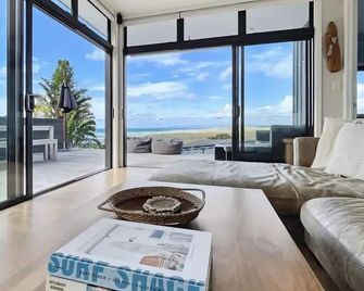 The Beach Casa - great views and prime location - Mangawhai