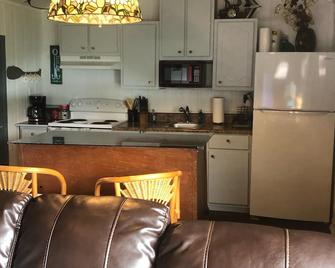 Pet friendly cottage perfect for a couple or small family. - Ocracoke - Kitchen