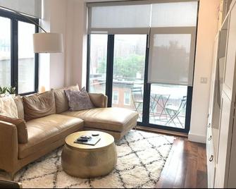 1 Bedroom in Modern building - Brooklyn - Living room