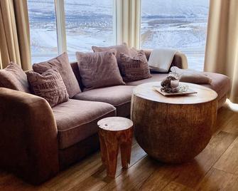 Private cottage, elegance & amazing view - Akureyri - Sala de estar