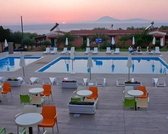 Fournia Village - Kyllini - Piscina