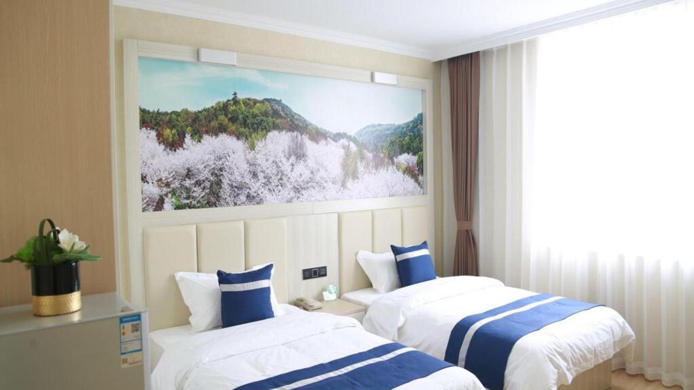 Golden Phoenix Hotel