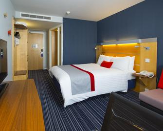 Holiday Inn Express London - Epsom Downs - Epsom - Bedroom