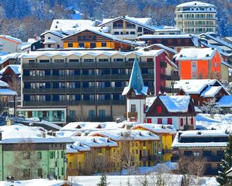Cristallo Club - Aprica - Gebouw