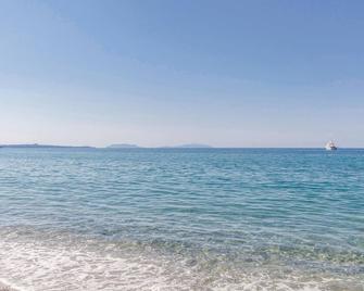 Awesome Home In Fano -Pu- With Jacuzzi - Carignano
