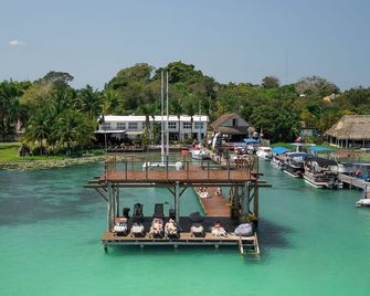 The Yak Lake House - Hostal Bacalar - Bacalar