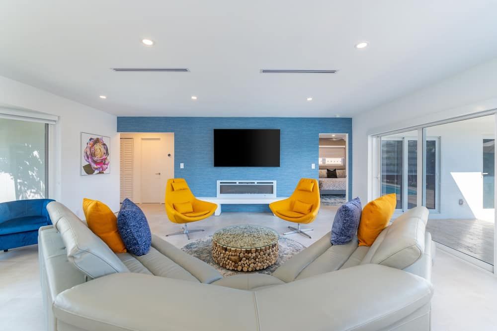 Modern Oasis, Heated Pool, Short Drive to Beach - Fort Lauderdale - Sala