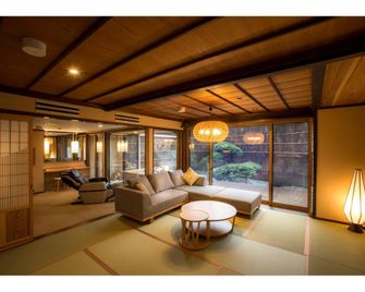 هيداتي هاناوجي - تاكاياما - غرفة معيشة