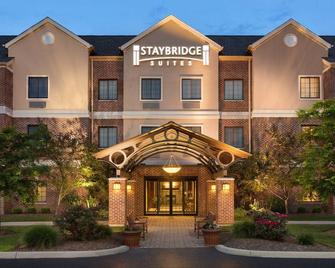 Great For Business Travelers! Relaxing Suite Near Cleveland | Shared Indoor Pool + Free Breakfast - Stow - Building