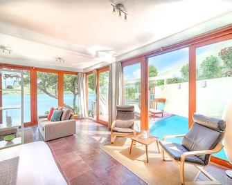 Coceanfront Private Pool Villa (1 Bedroom) - St. George's - Living room
