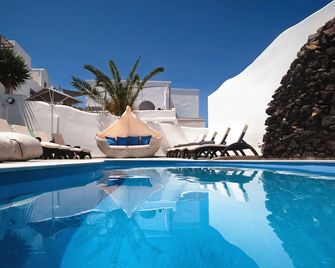 Irene City Villas - Fira - Pool