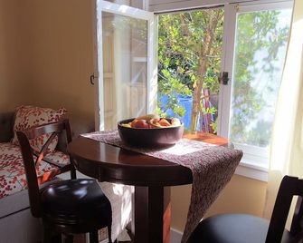 Luxury Studio In Exclusive Claremont Neighborhood - Berkeley - Dining room