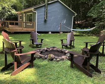 Cozy Deeded Access Cabin on Pristine 5 Chain Lake (Maple Lake) - Algonquin Highlands - Patio