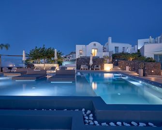 Nova Luxury Suites - Firá - Pool