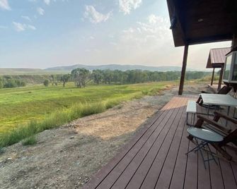 Fiddleback Lodge and Cabins - Meeteetse - Balcón