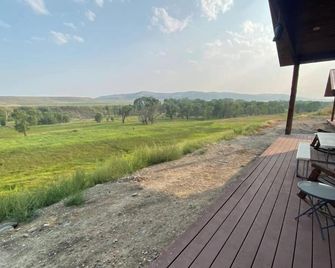 Fiddleback Lodge and Cabins - Meeteetse - Balcón