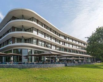 Serene Haven w/Wellness Center, Gym Access & Dining | Nature Reserves Nearby - Wageningen - Building