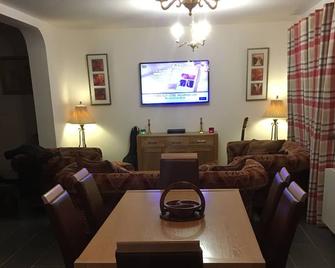 Villasleeps12-Garden-Freeparking-Bbq-Hike - Thorigné-sur-Dué - Comedor