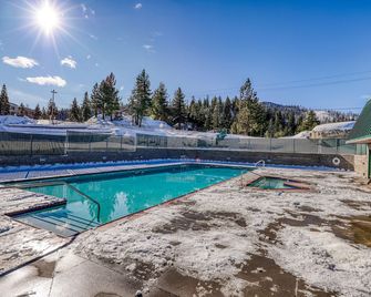 Spectacular townhouse with Lake Tahoe views, sleeps 6 - Kingsbury - Piscina
