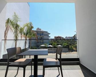 Monun Hotel - Ksamil - Balcony
